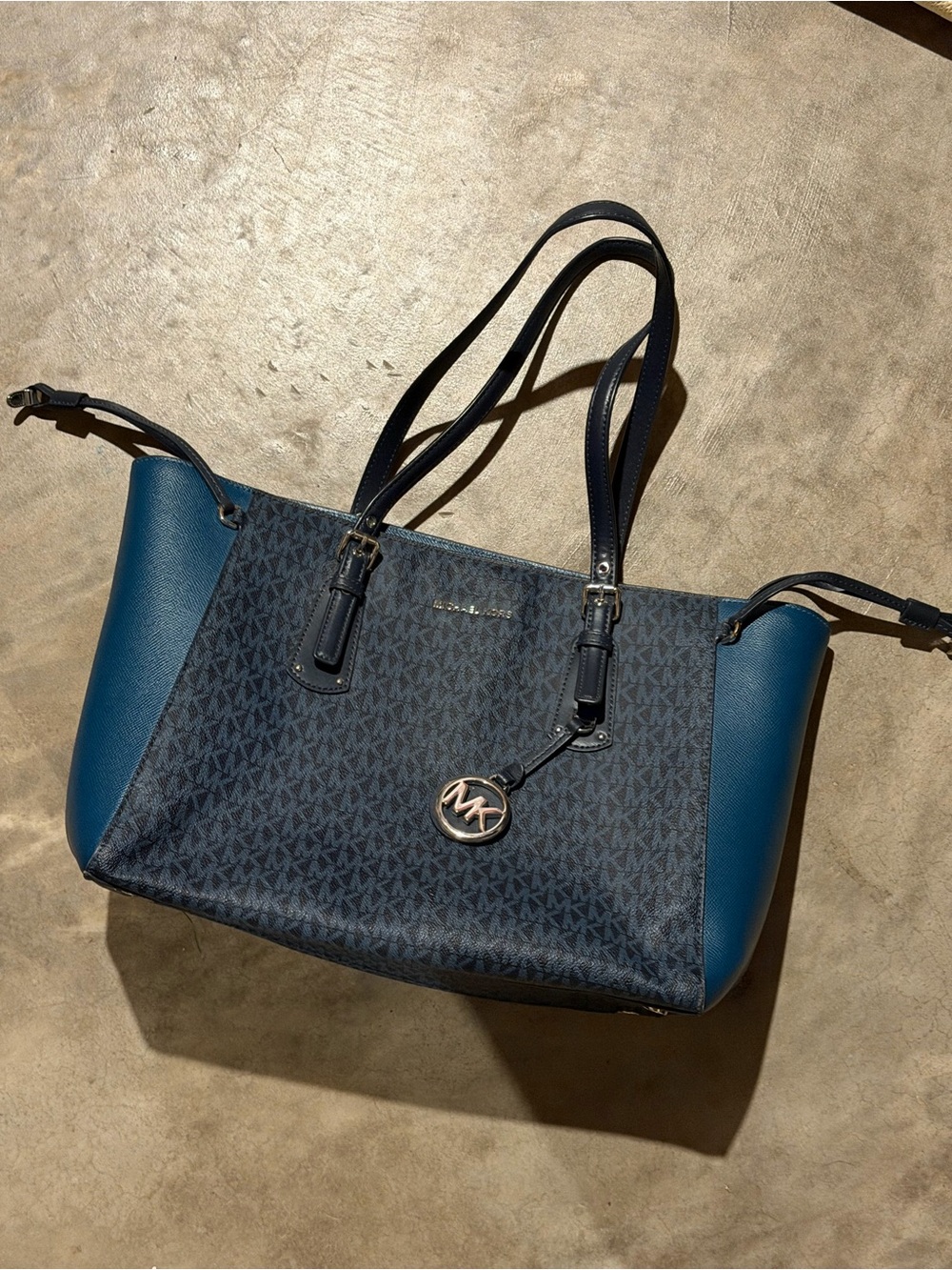 Michael Kors Voyager Signature Navy and Blue Tote